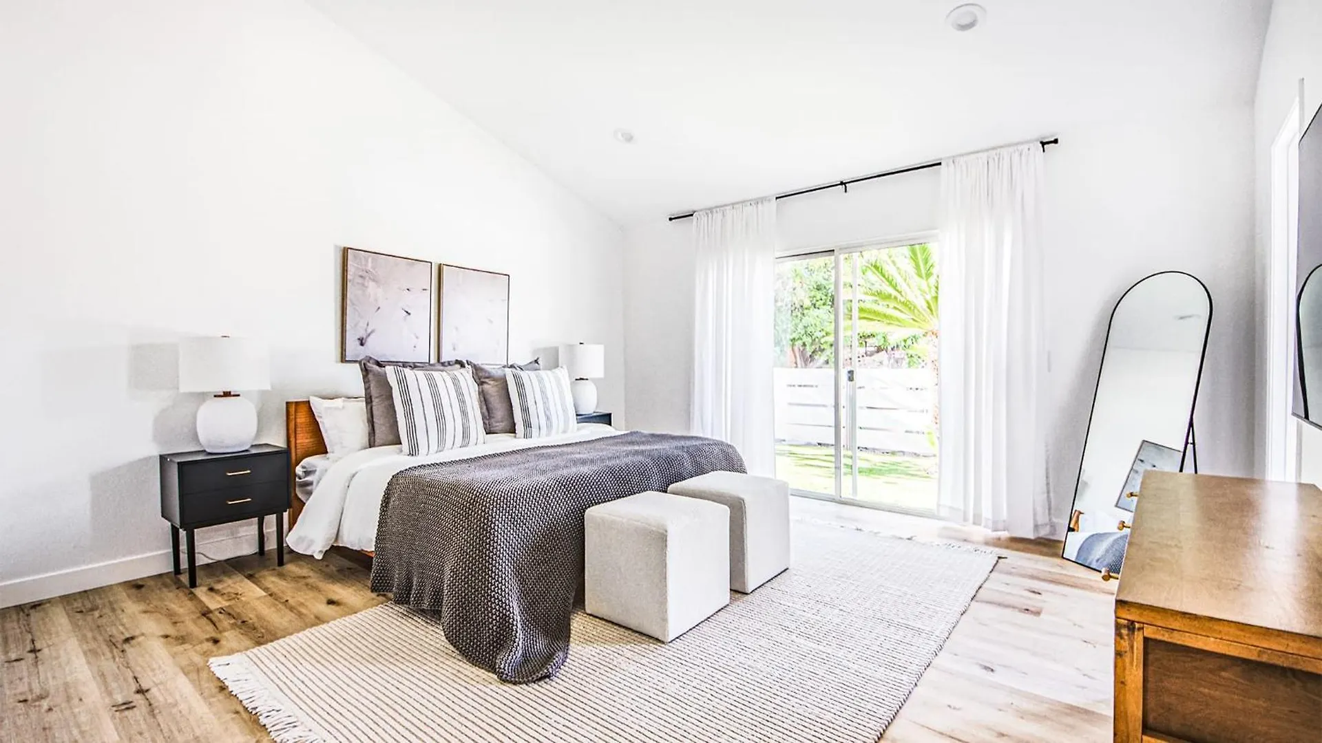Luminous Home With Pool And Views Palm Springs