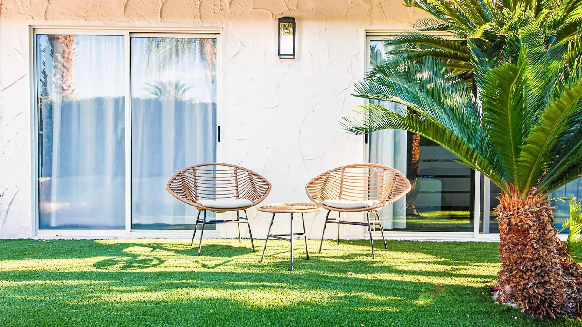 Luminous Home With Pool And Views Palm Springs Hébergement de vacances