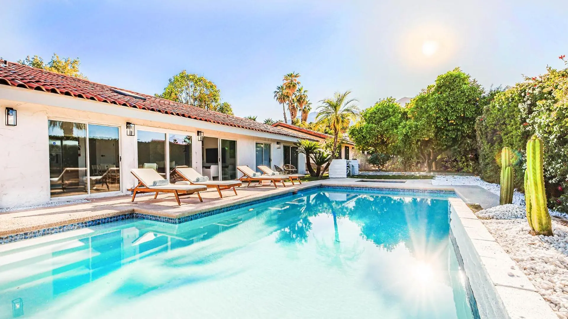 Luminous Home With Pool And Views Palm Springs
