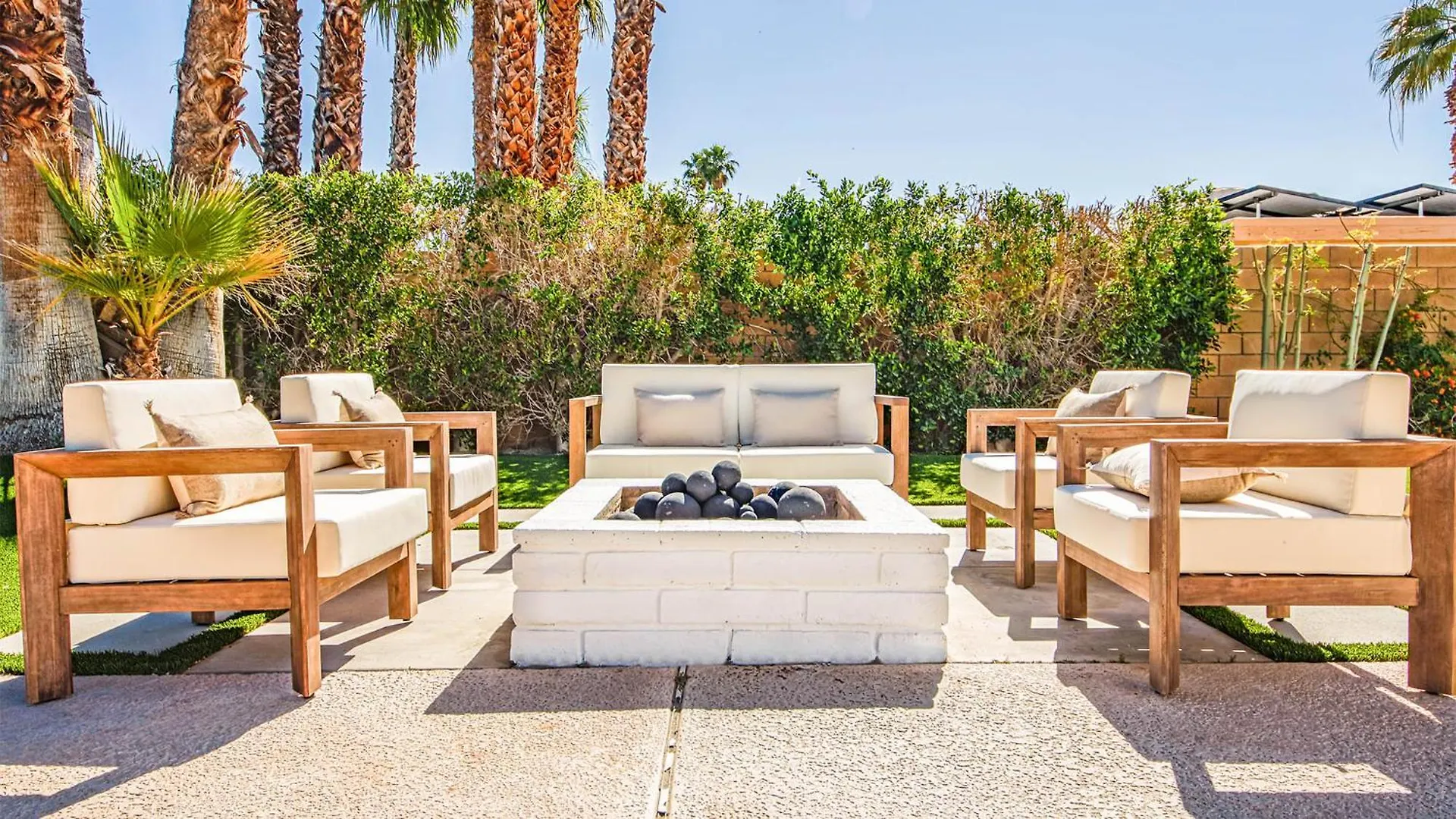 Luminous Home With Pool And Views Palm Springs